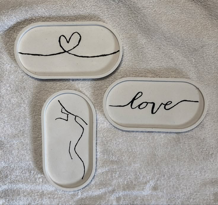 Ivory oblong tray decorated with small red hearts, photo 2
