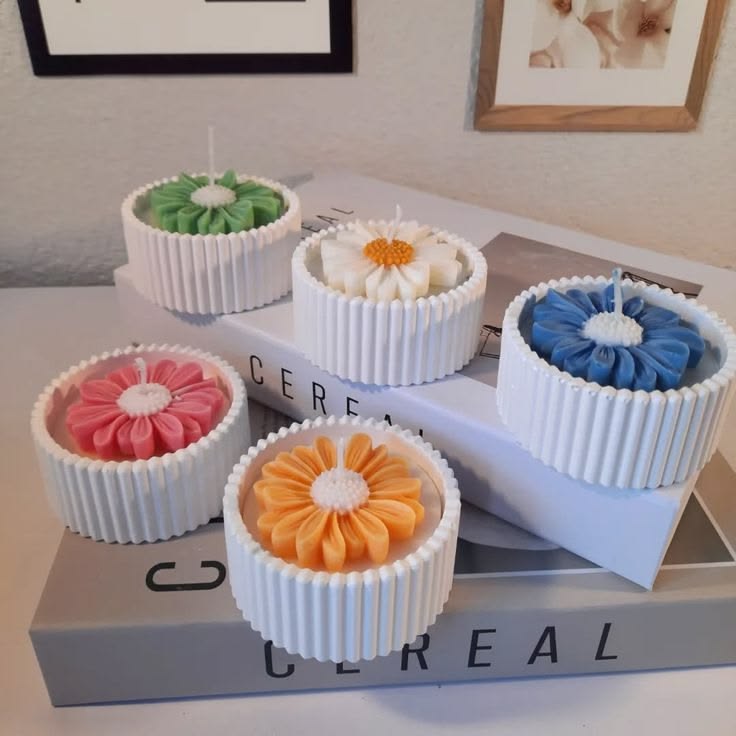Cream daisy flower candle in a fluted decorative holder, photo 6